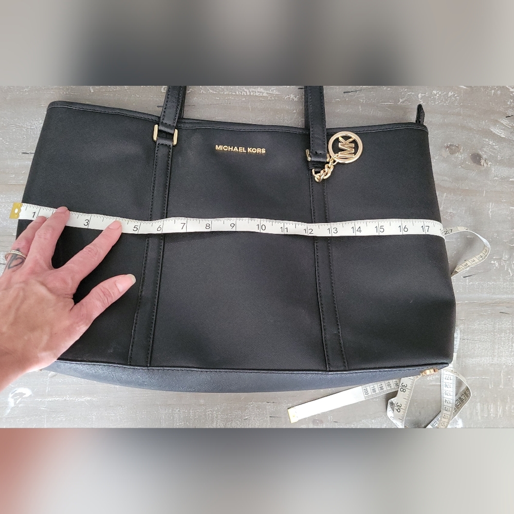 Michael Kors Large Sady Tote Bag in Black Leather. - Picture 10 of 16